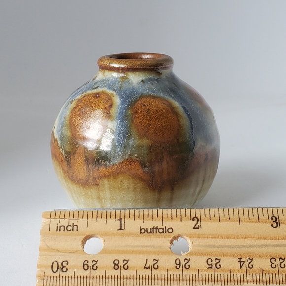 Signed Studio Pottery Bud Vase Pot - Picture 9 of 9